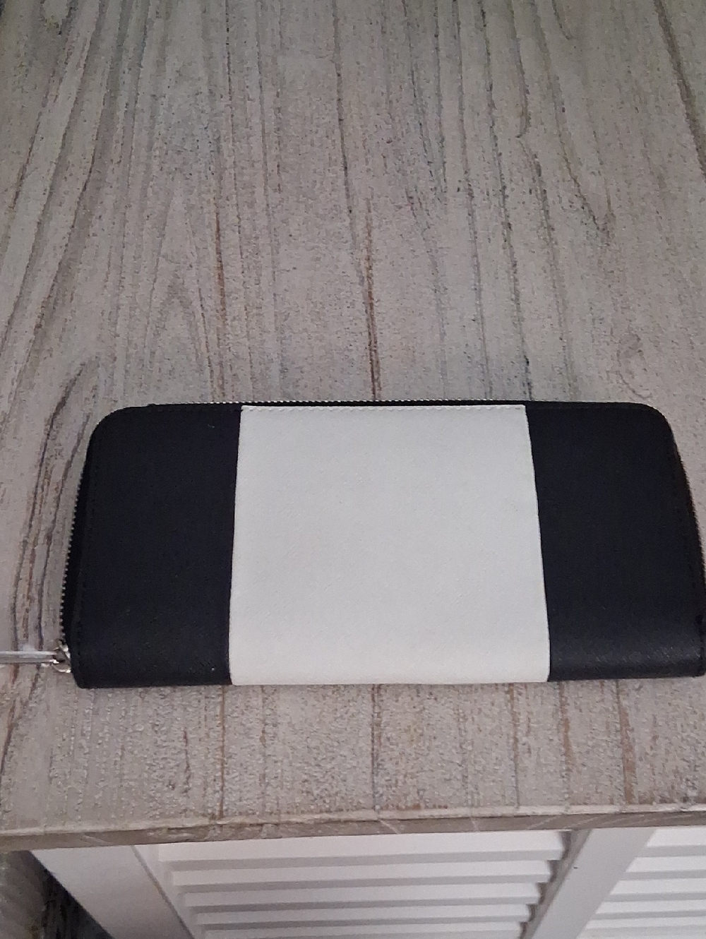 Michael Kors Black and White Colorblock Zip-Around Wallet. FIRM PRICE - Picture 2 of 7